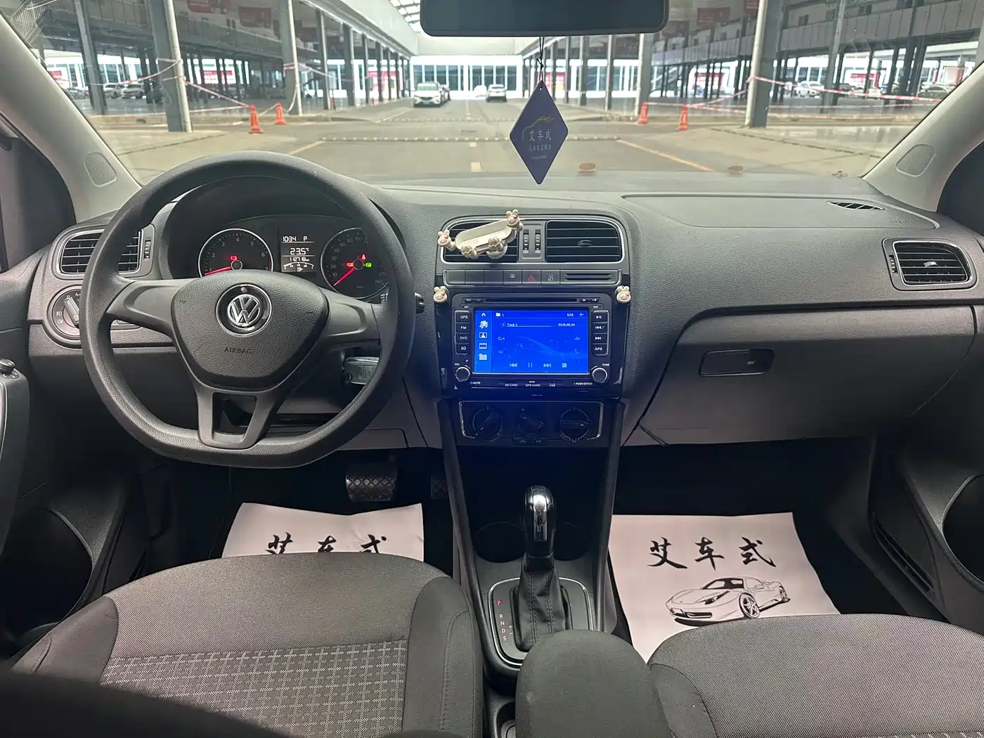 Volkswagen Polo 2014 1.6L Automatic Comfort Edition фото 11