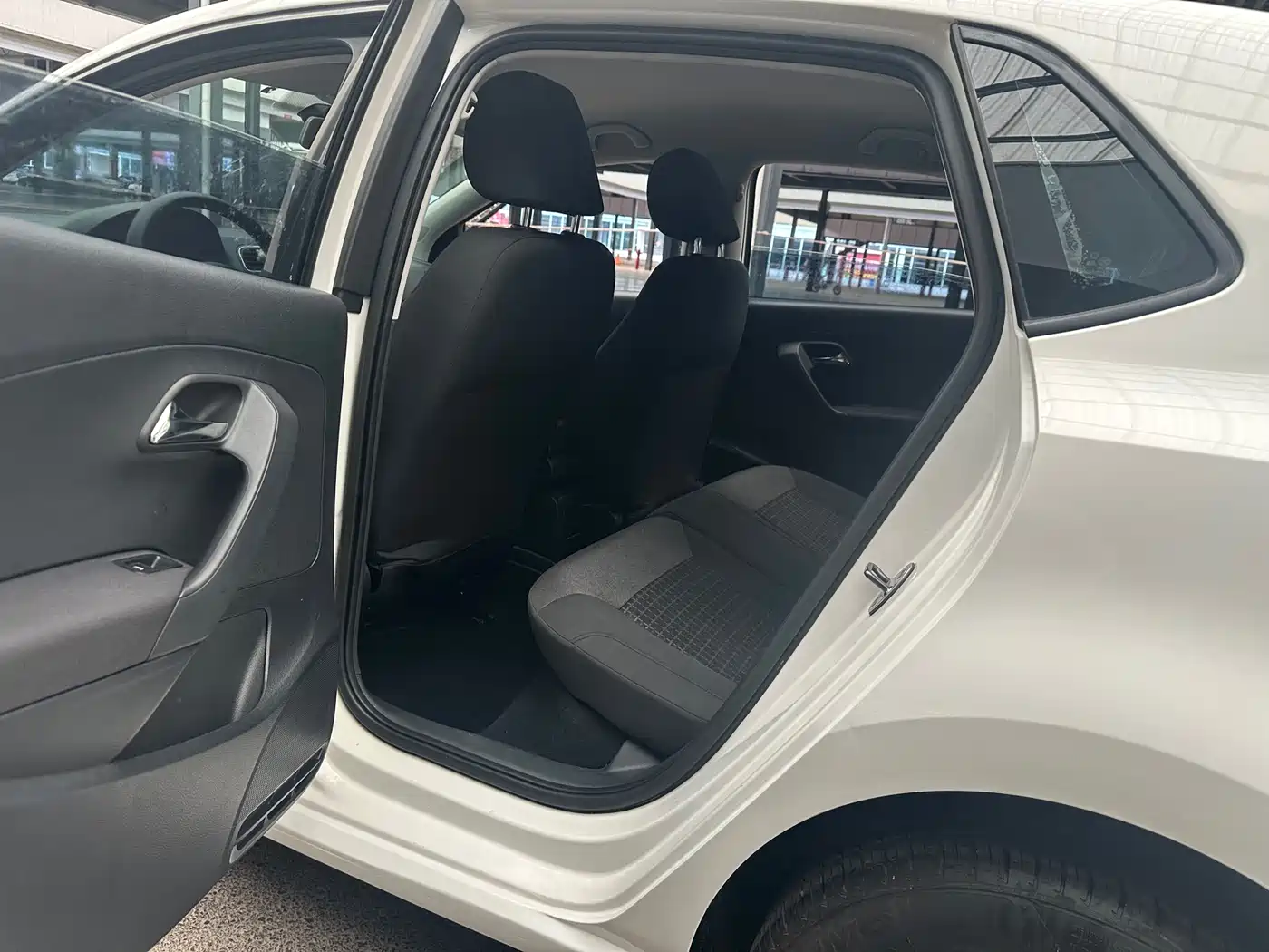 Volkswagen Polo 2014 1.6L Automatic Comfort Edition фото 8