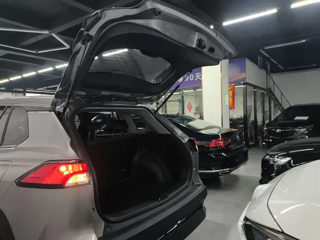Toyota Frontlander 2024 2.0L CVT Elite Edition фото 19