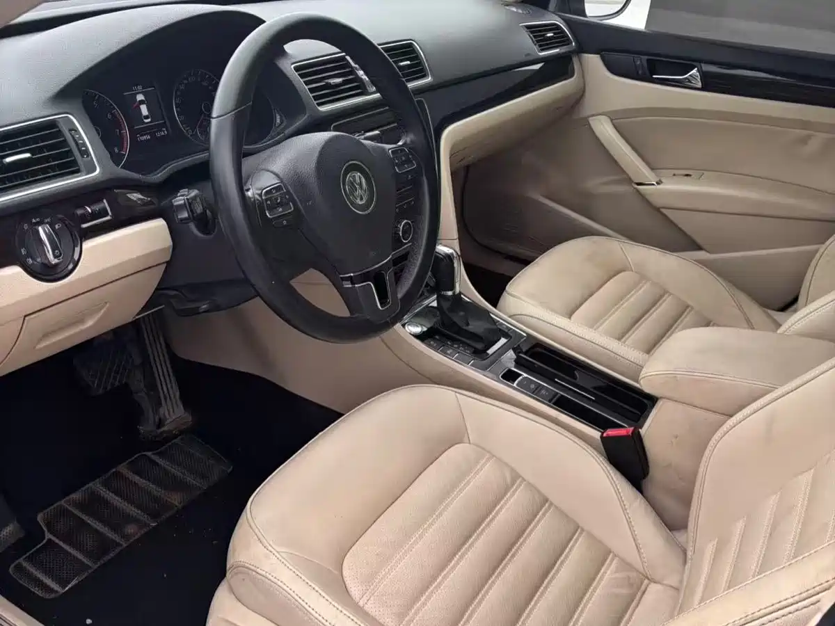 Volkswagen Passat 2014 1.8TSI DSG Executive Edition фото 8
