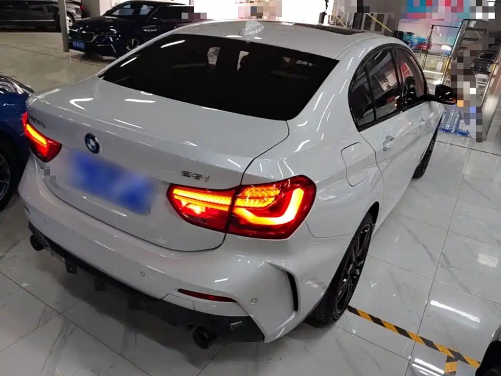BMW 1 Series 2022 125i M Sport Shadow Edition фото 7