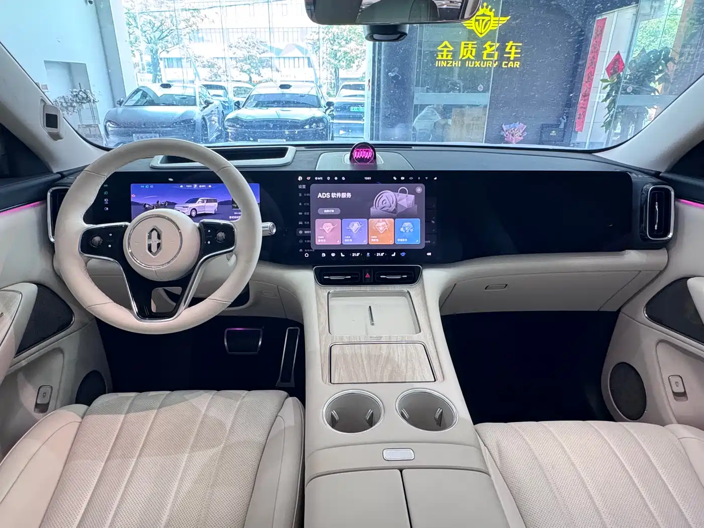 AITO Wenjie AITO M8 2025 Model Extended Range Max+ Edition 53.4kWh 6-Seater фото 13