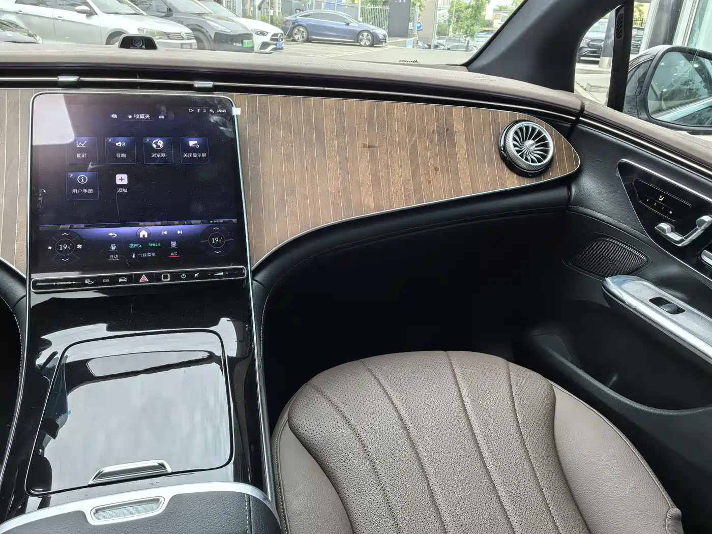Mercedes-Benz EQE 2025 Model 500 4MATIC Luxury Edition фото 14