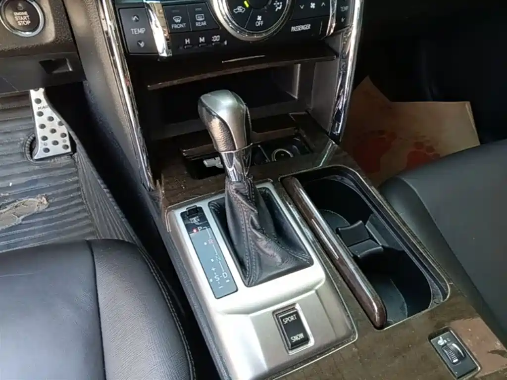 Toyota Reiz 2013 2.5V Elite Edition фото 14