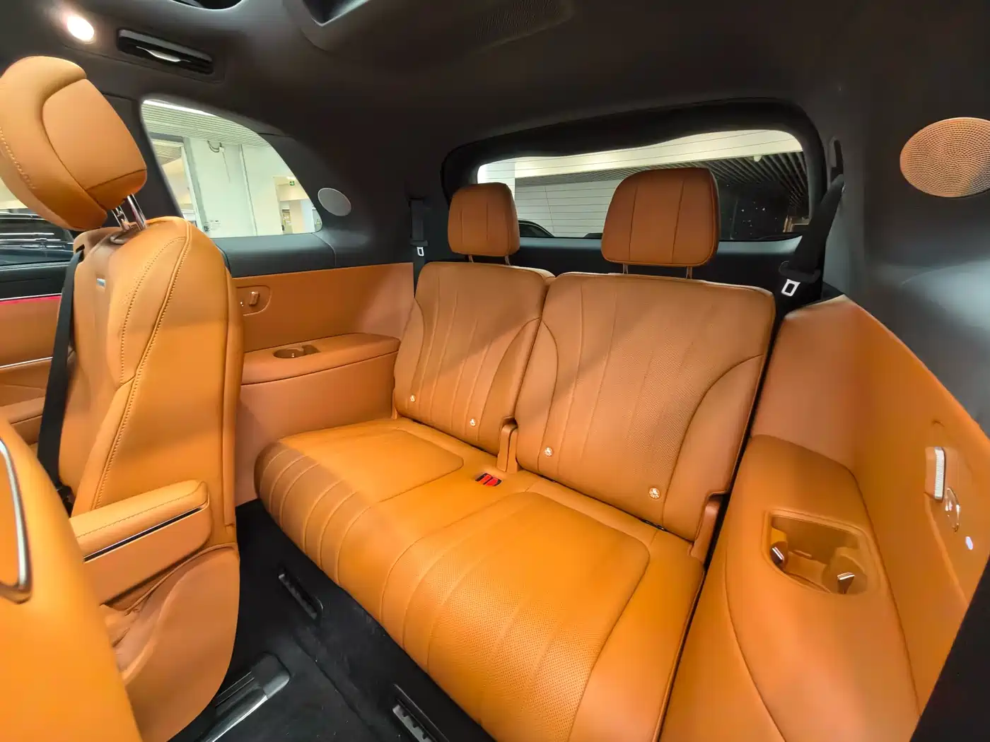 AITO Wenjie AITO M8 2025 Extended Range Ultra 53.4kWh 6-Seater фото 12
