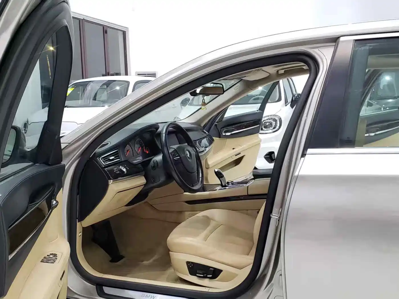 BMW 7 Series 2009 Model 740Li Leading Edition фото 4