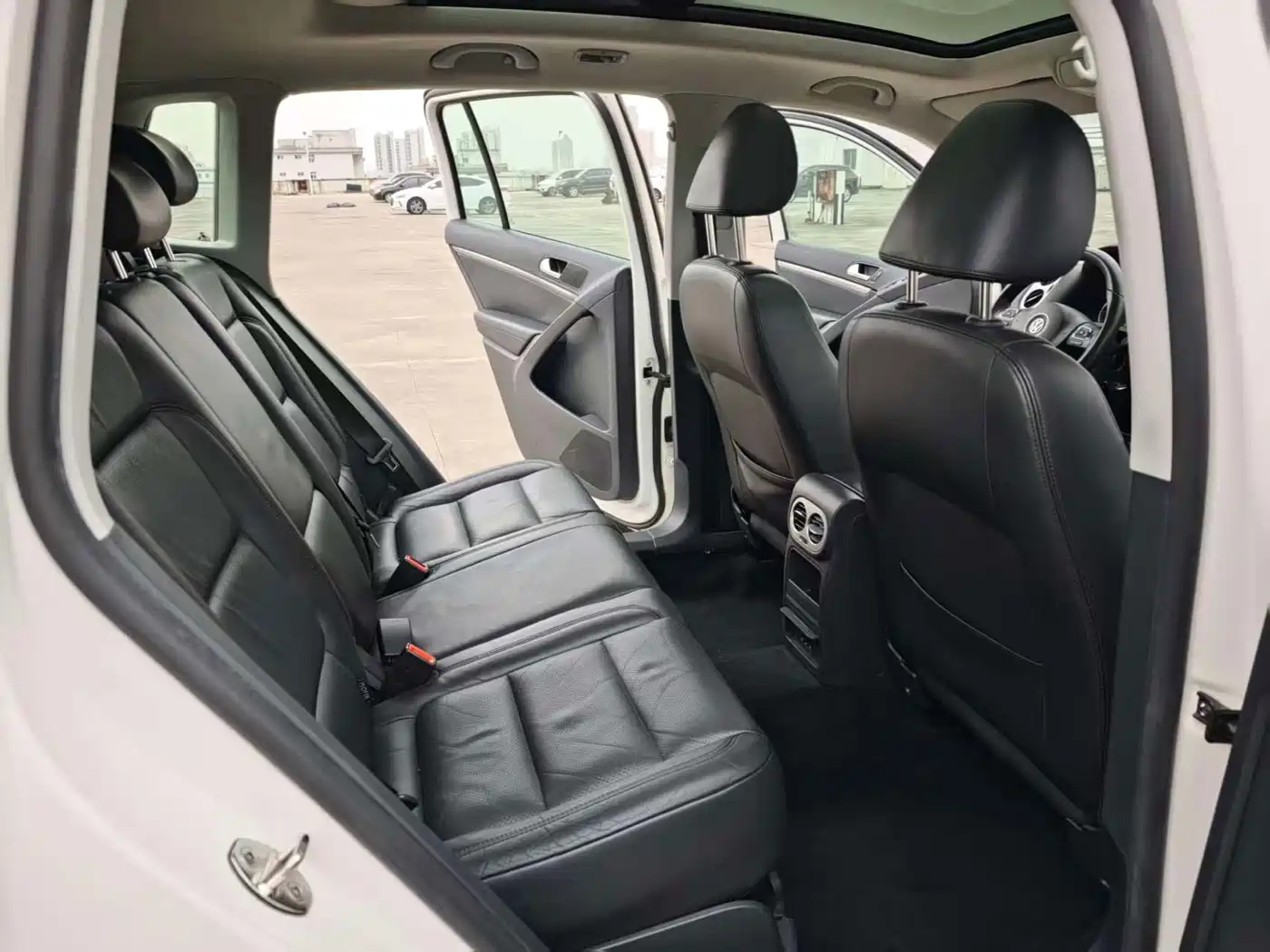Volkswagen Tiguan 2015 1.8TSI Automatic 2WD Highline фото 8