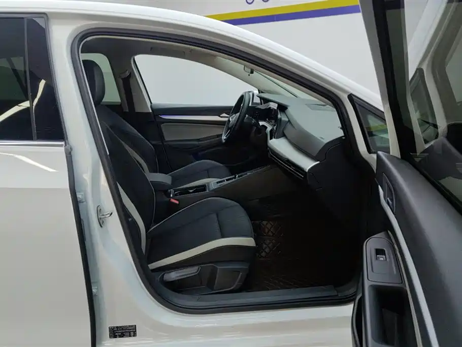 Volkswagen Golf 2023 Facelift 280TSI DSG Pro фото 8