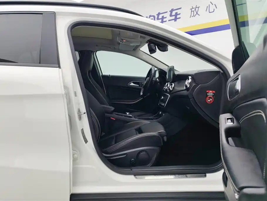 Mercedes-Benz GLA 2018 GLA 220 4MATIC Sport фото 8