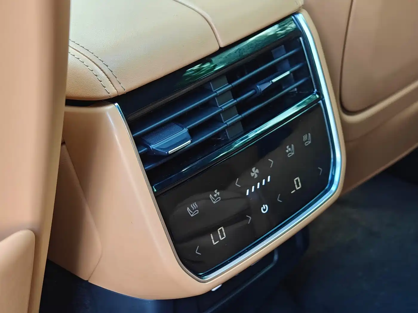 Lynk & Co 09 EM-P 2024 2.0TD EM-P AWD ULTRA 6-Seater фото 15