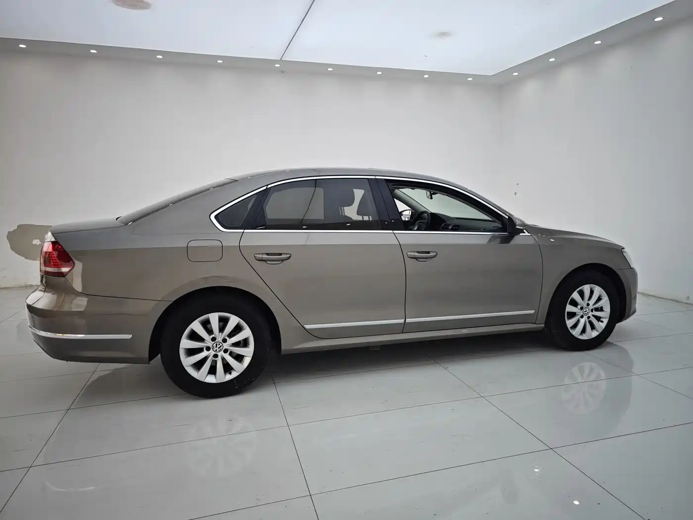 Фото 30 - Volkswagen Passat