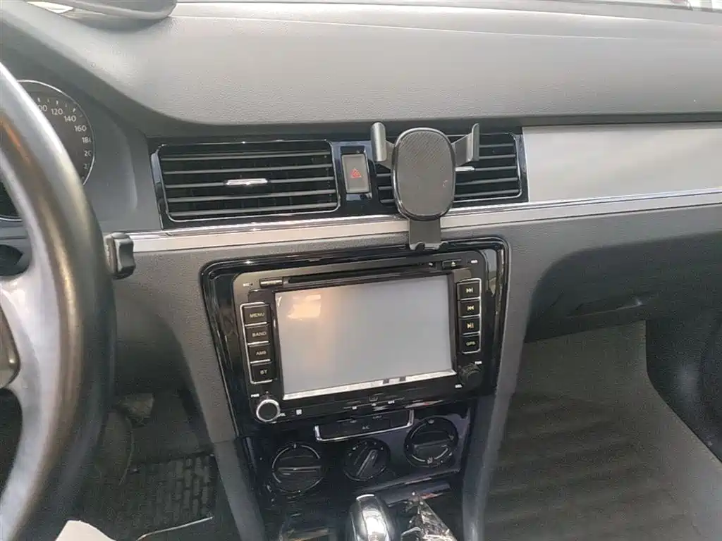 Volkswagen Bora 2015 Quality Edition 1.6L Automatic Fashion фото 13