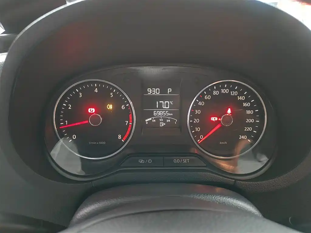 Volkswagen Polo 2014 1.4L Automatic Comfort Edition фото 4