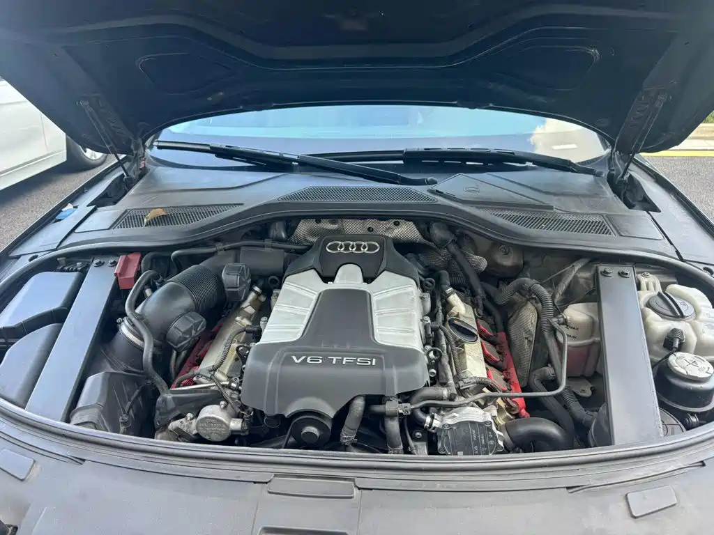 Фото 3 - Audi A8
