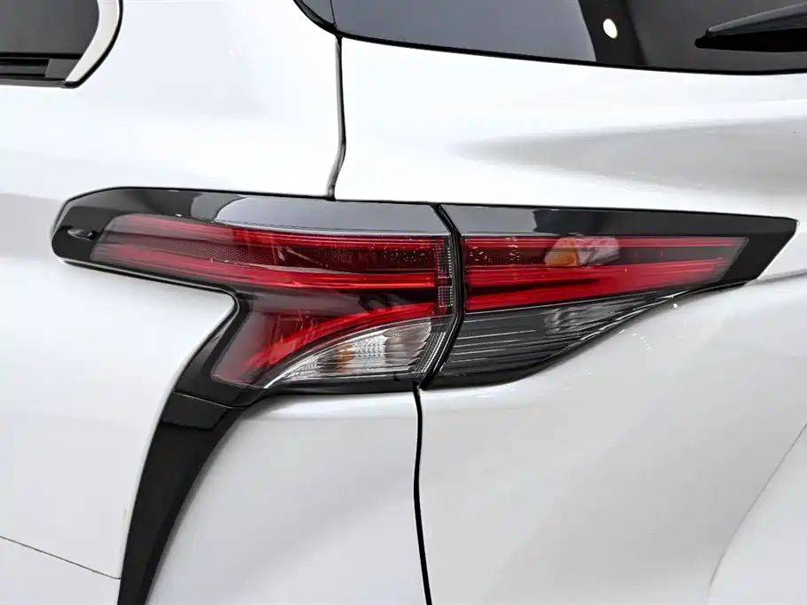 Toyota Sienna 2021 2.5L Hybrid Premium Edition фото 10