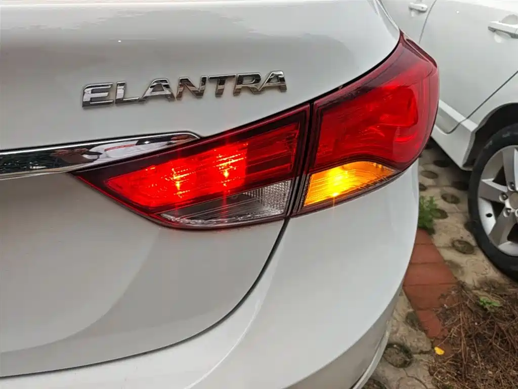 Hyundai Langdong 2016 1.6L Automatic Premium Edition фото 8
