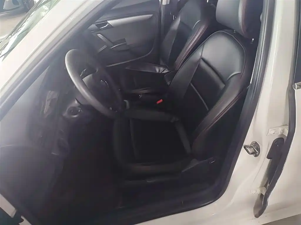 Volkswagen Lavida 2013 Facelift Classic 1.6L Manual Trend фото 15