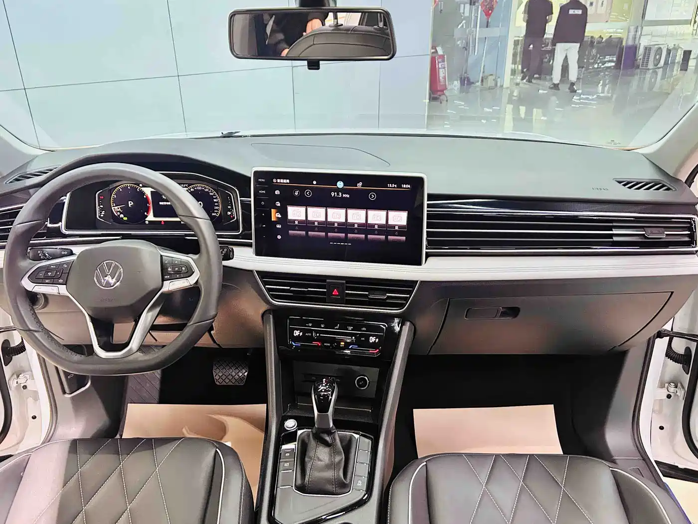 Volkswagen Tiguan L 2024 300TSI Auto 2WD Smart Edition фото 7