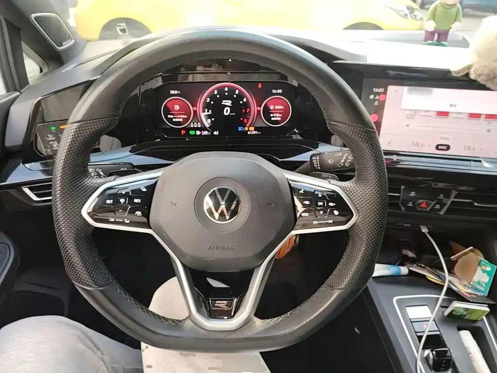 Фото 11 - Volkswagen Golf