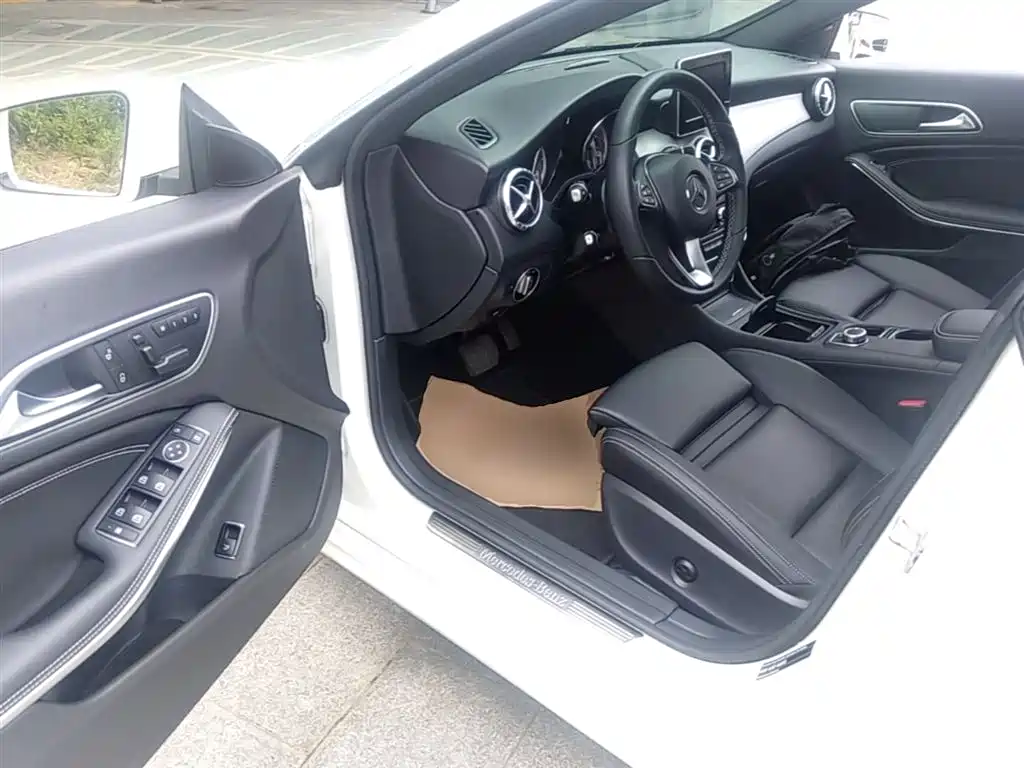 Mercedes-Benz CLA (Import) 2016 CLA 200 Fashion фото 16