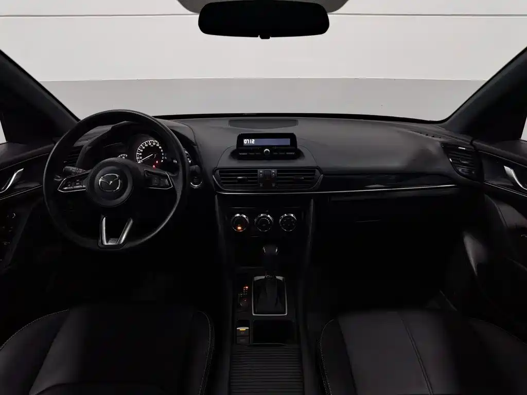 Photo 5 - Mazda CX-4
