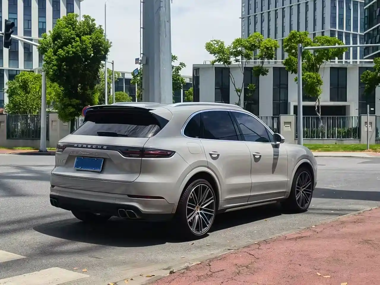 Фото 16 - Porsche Cayenne