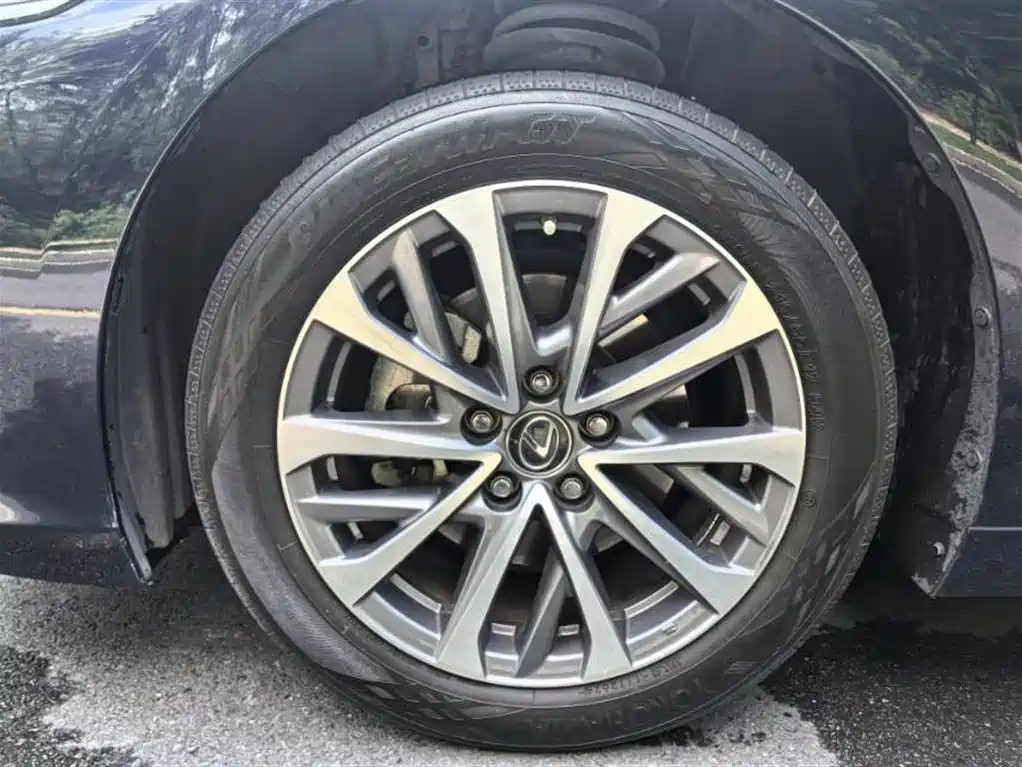 Lexus ES 2023 200 Excellence Edition фото 10