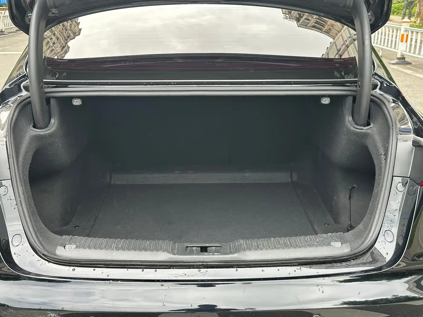 Hongqi H5 2024 1.5T DCT Smart Connect Flag Rhythm Edition фото 16