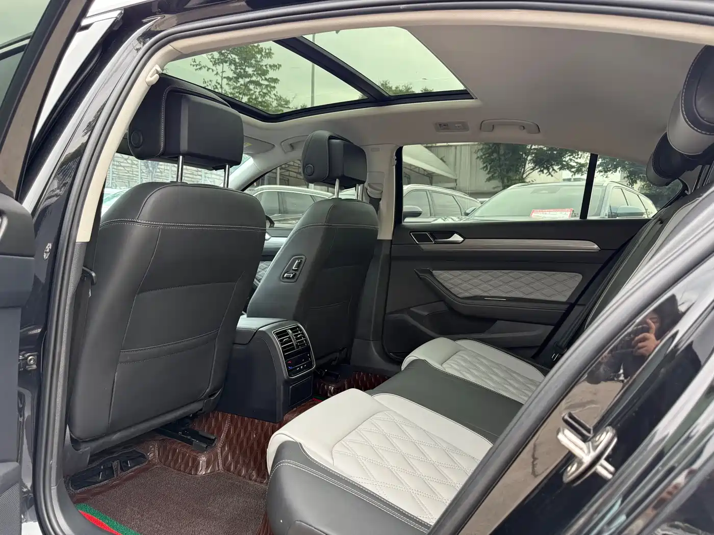 Volkswagen Magotan 2023 2 Million Units Anniversary Edition 330TSI DSG Leading Type фото 10