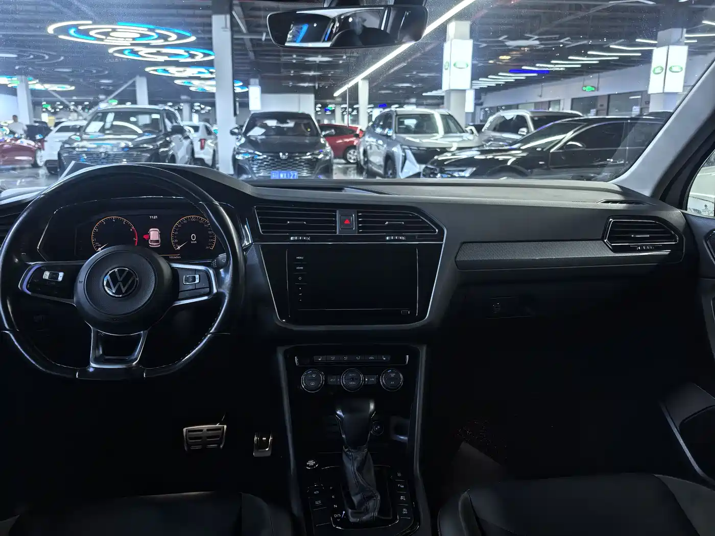 Volkswagen Tiguan L 2021 330TSI Automatic 2WD R-Line Premium фото 10