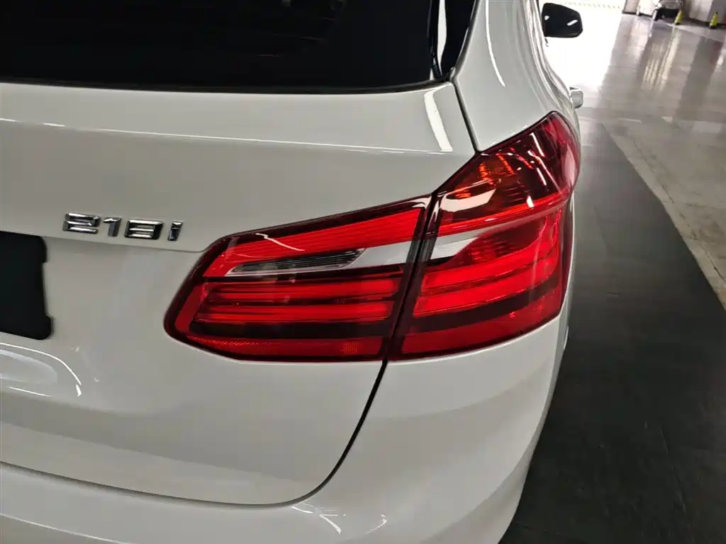 BMW 2 Series Touring 2016 218i Leading фото 8