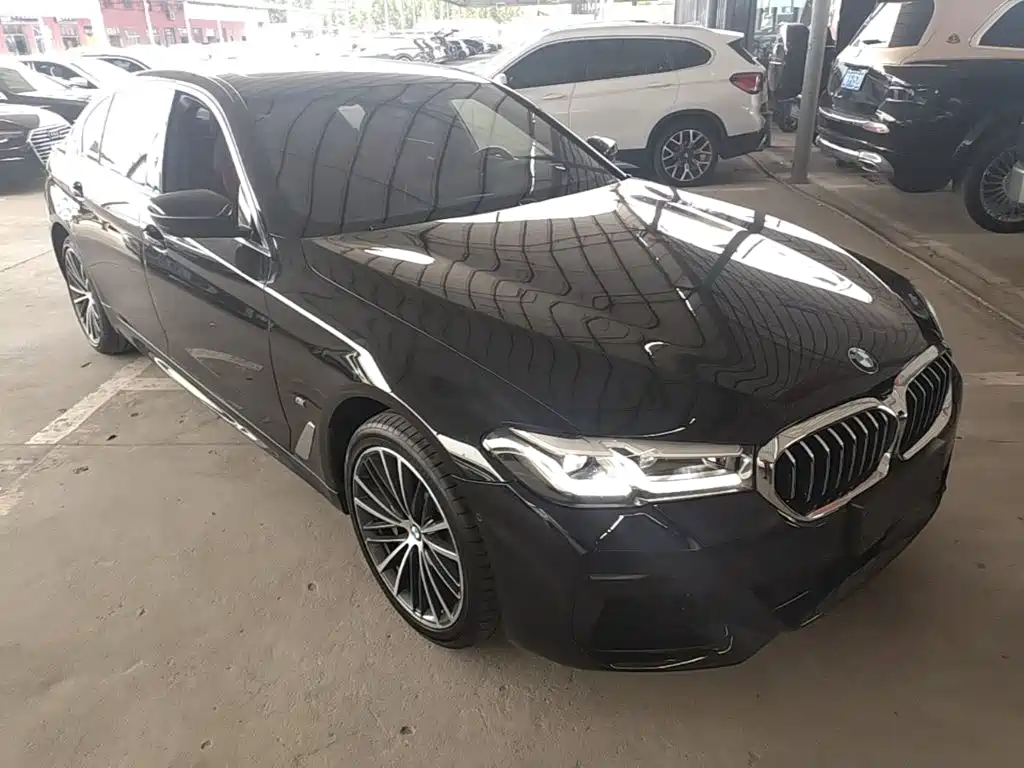 Photo 4 - BMW 5 Series