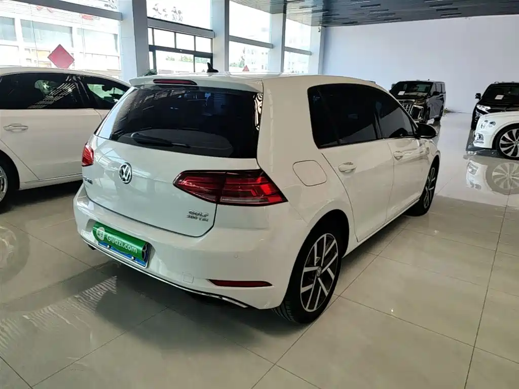 Volkswagen Golf 2020 Beloved Edition 280TSI DSG Comfort фото 7