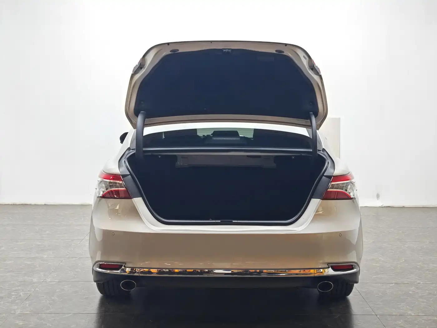 Toyota Camry 2023 2.0G Luxury Edition фото 12