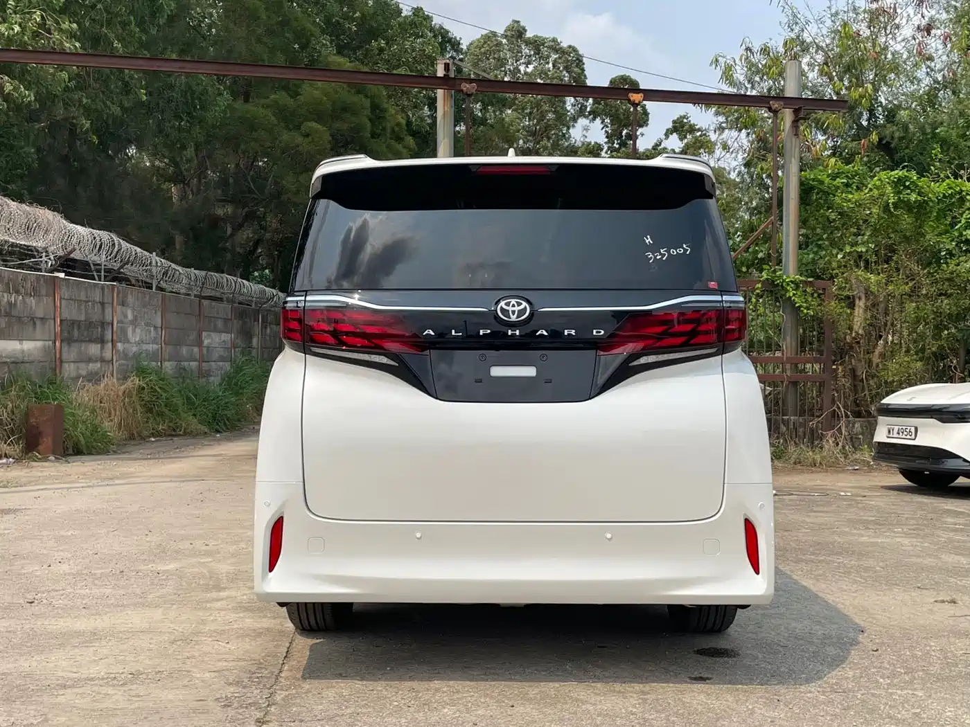 Toyota Alphard 2023 Dual Hybrid 2.5L Ultimate Gold Edition фото 5