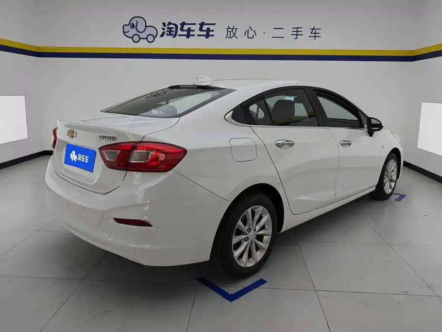 صورة 3 - Chevrolet Cruze