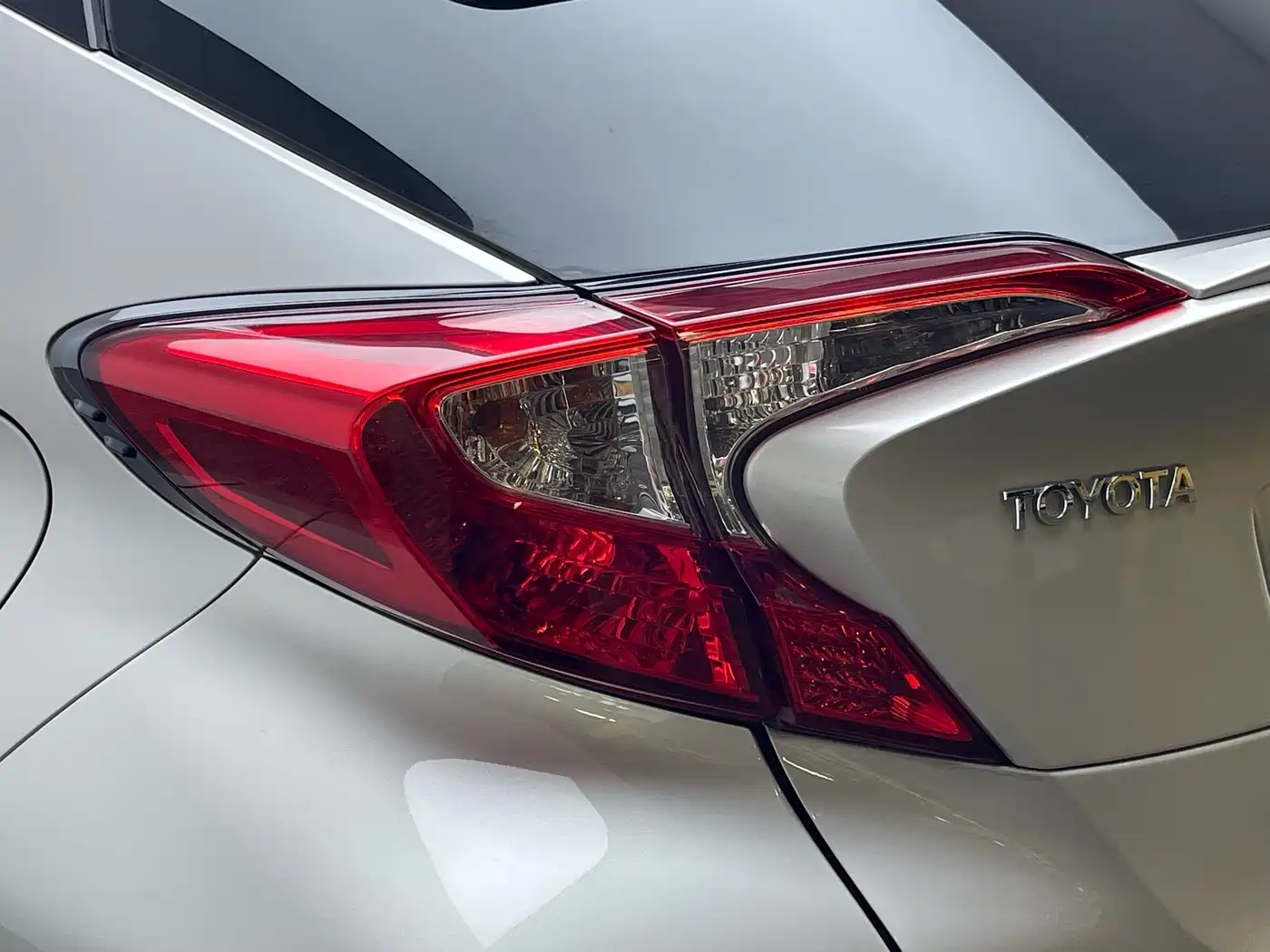 Toyota C-HR 2020 Model 2.0L Leading фото 9