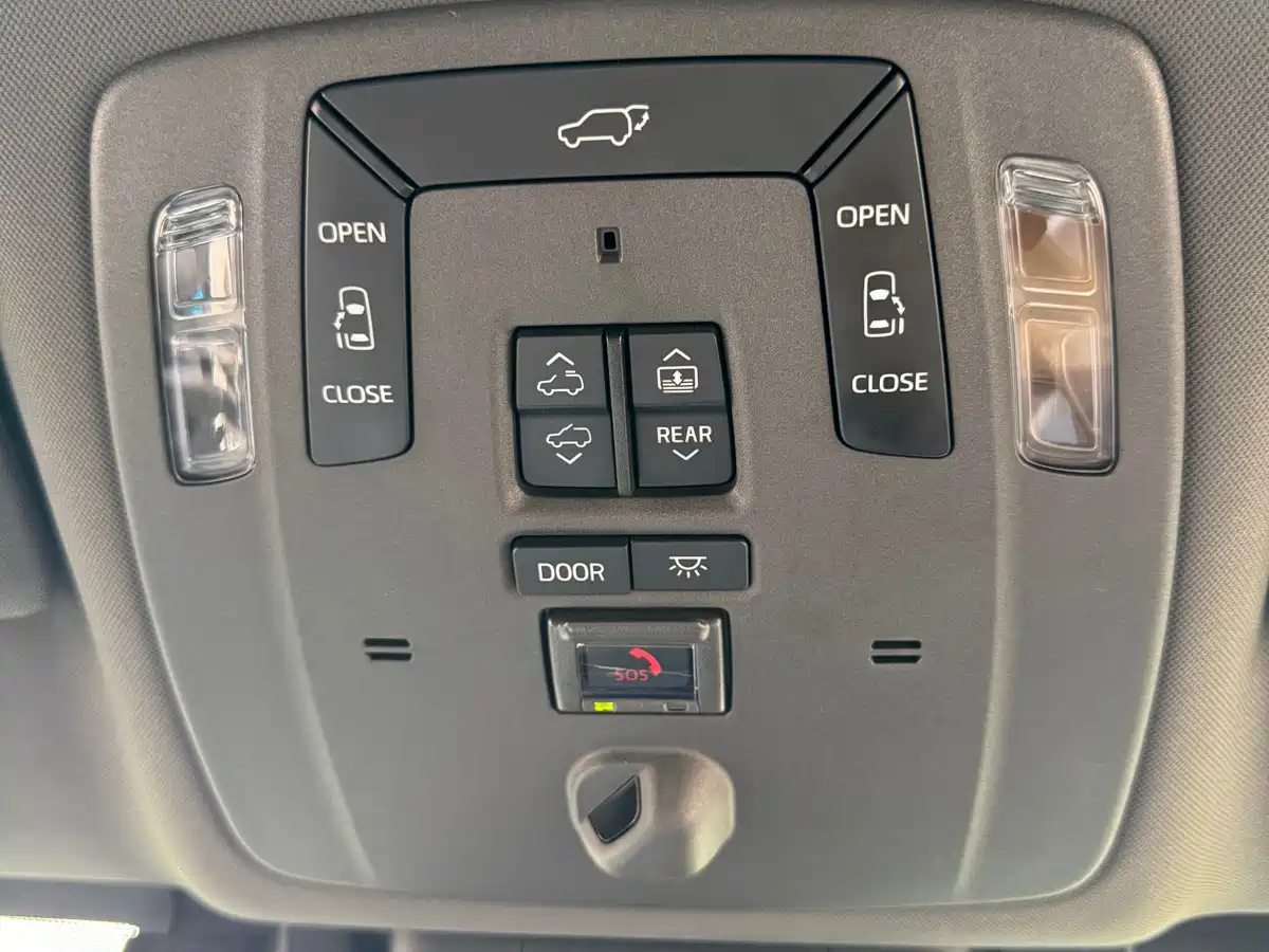 Фото 21 - Toyota Granvia