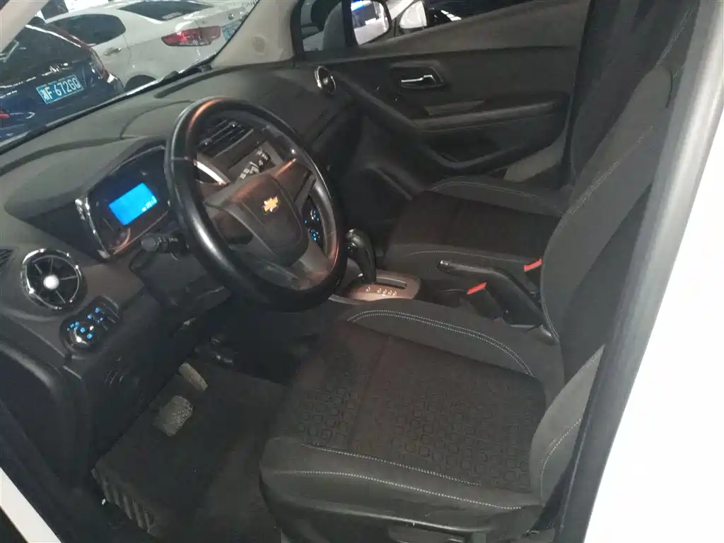 Chevrolet Trax 2016 1.4T Automatic 2WD Comfort Sunroof Edition фото 8
