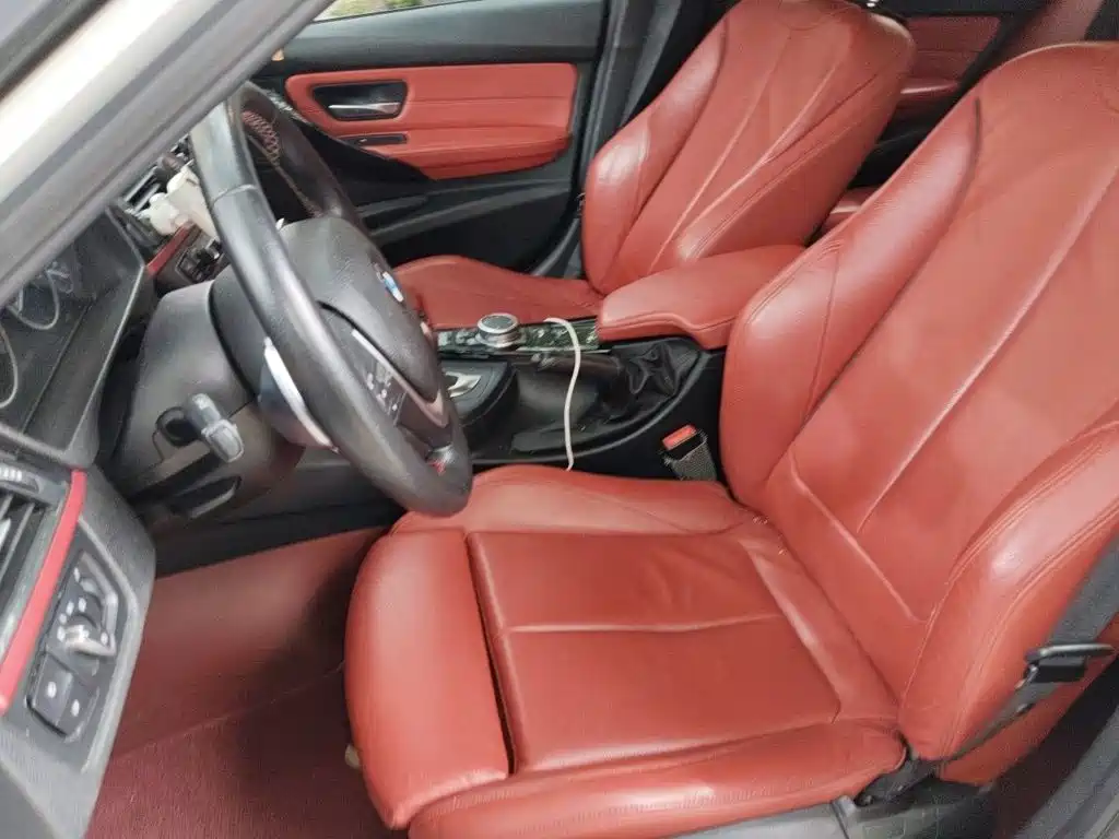 Photo 8 - BMW 3 Series