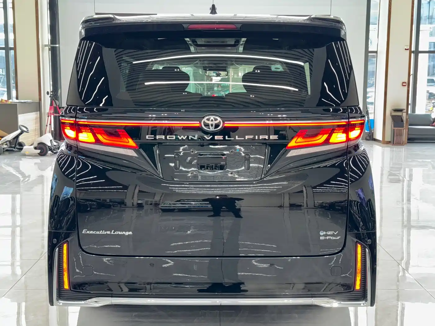 Toyota Vellfire 2024 Crown Hybrid 2.5L Executive Premium Edition фото 16