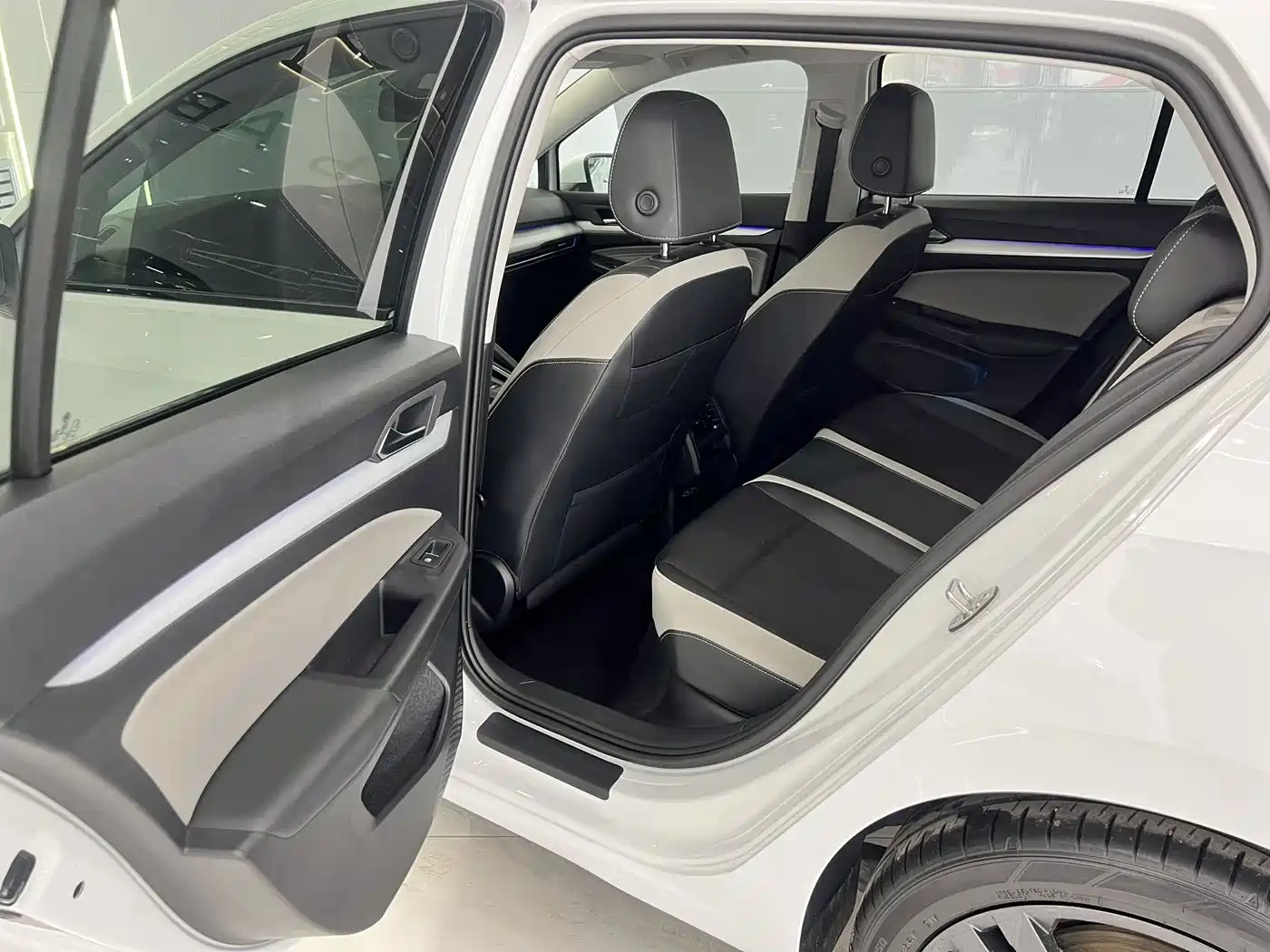 Volkswagen Golf 2023 280TSI DSG Pro фото 13