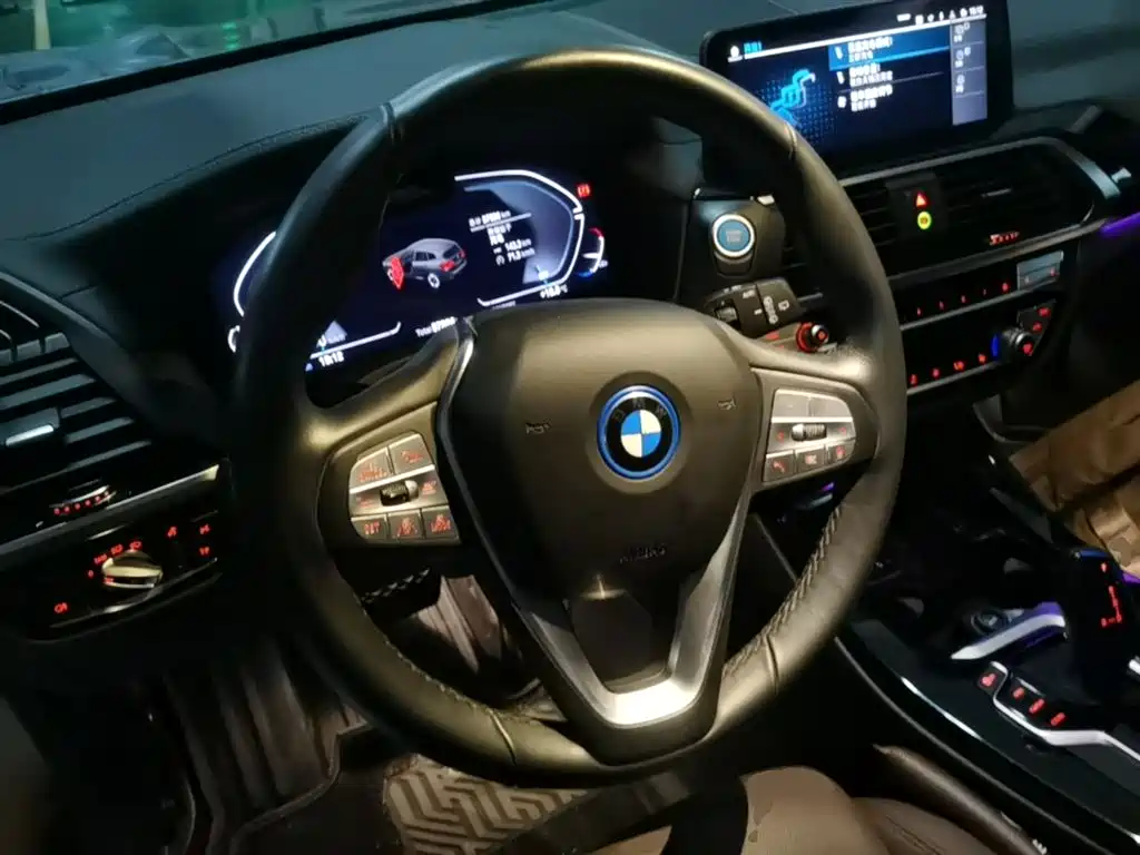 BMW iX3 2021 Leading фото 7