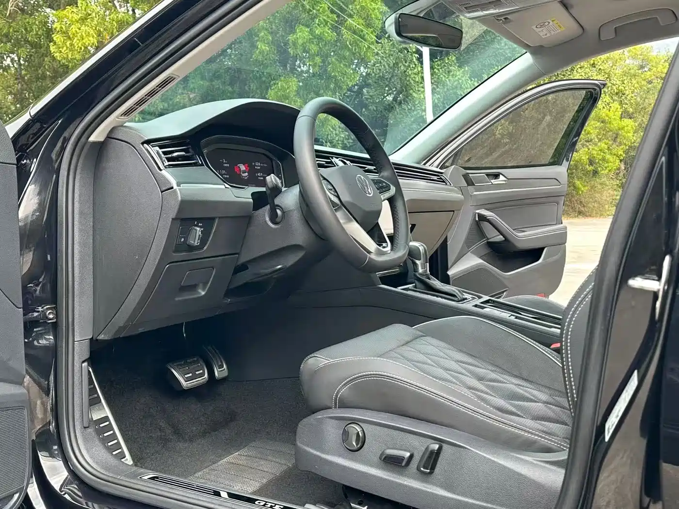 VOLKSWAGEN MAGOTAN GTE PLUG IN HYBRID