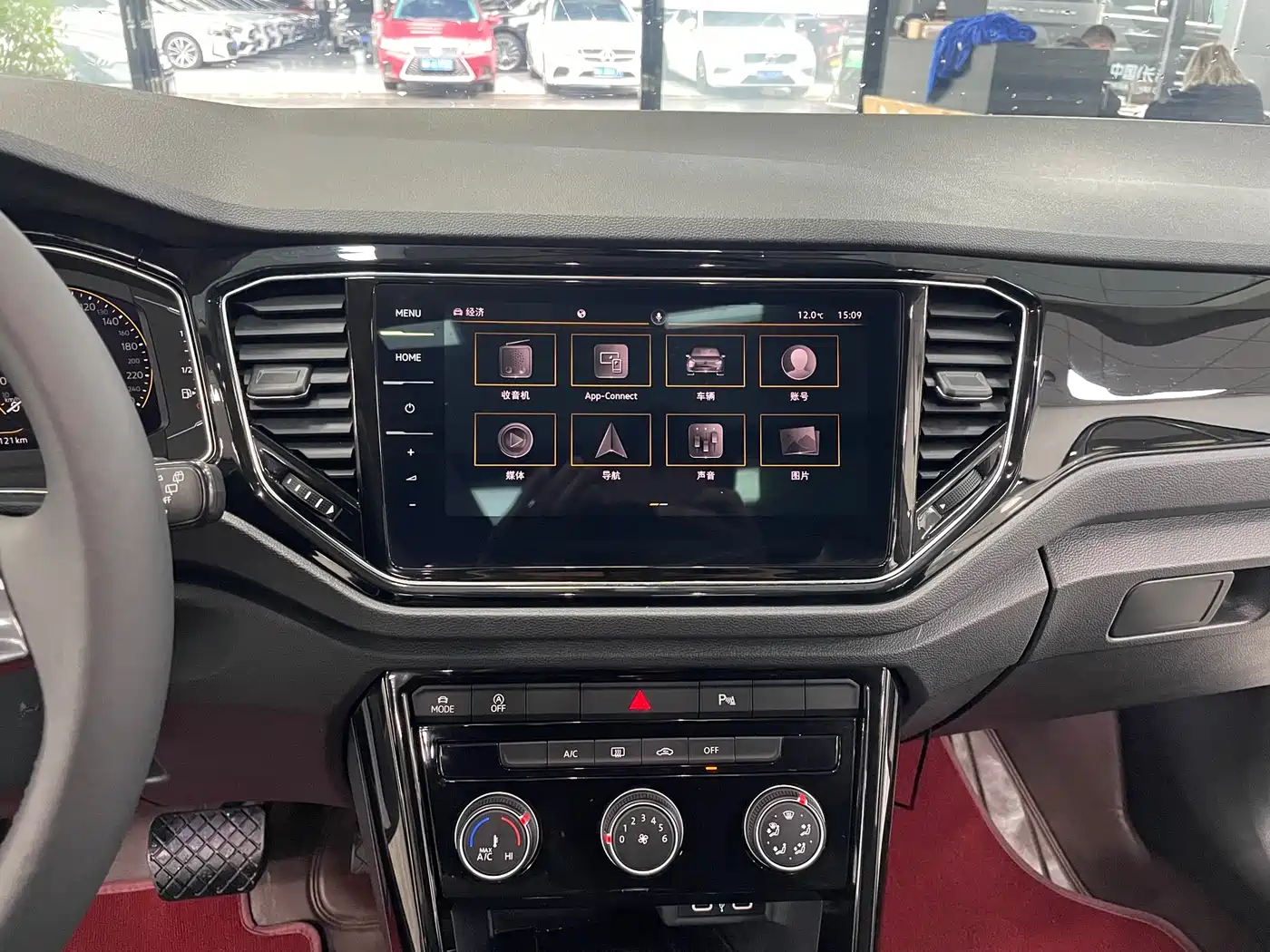 VOLKSWAGEN T-ROC EXPLORING SONGS