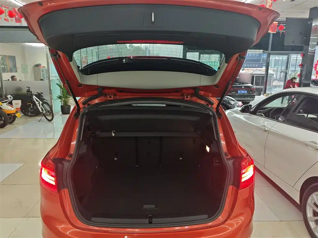 BMW 2 Series Touring 2016 218i Sport Design Package фото 19