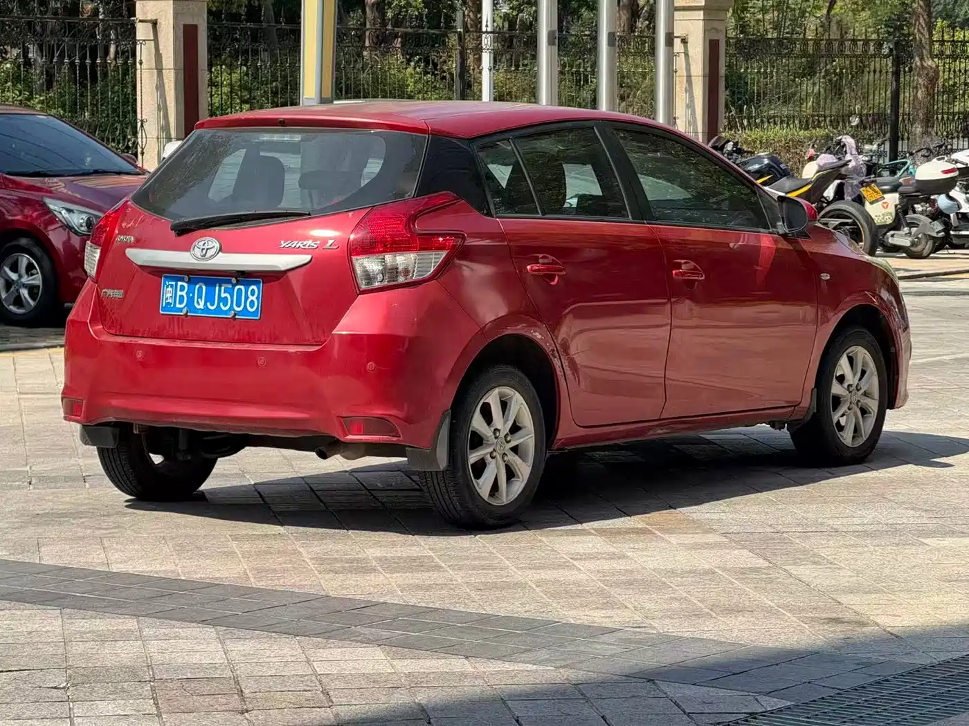 Toyota YARiS L Zhi Xuan 2015 1.5G Auto Sunroof Special Edition фото 3