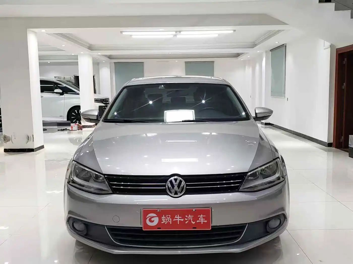 Volkswagen Sagitar 2014 Facelift 1.6L Automatic Comfort фото 2