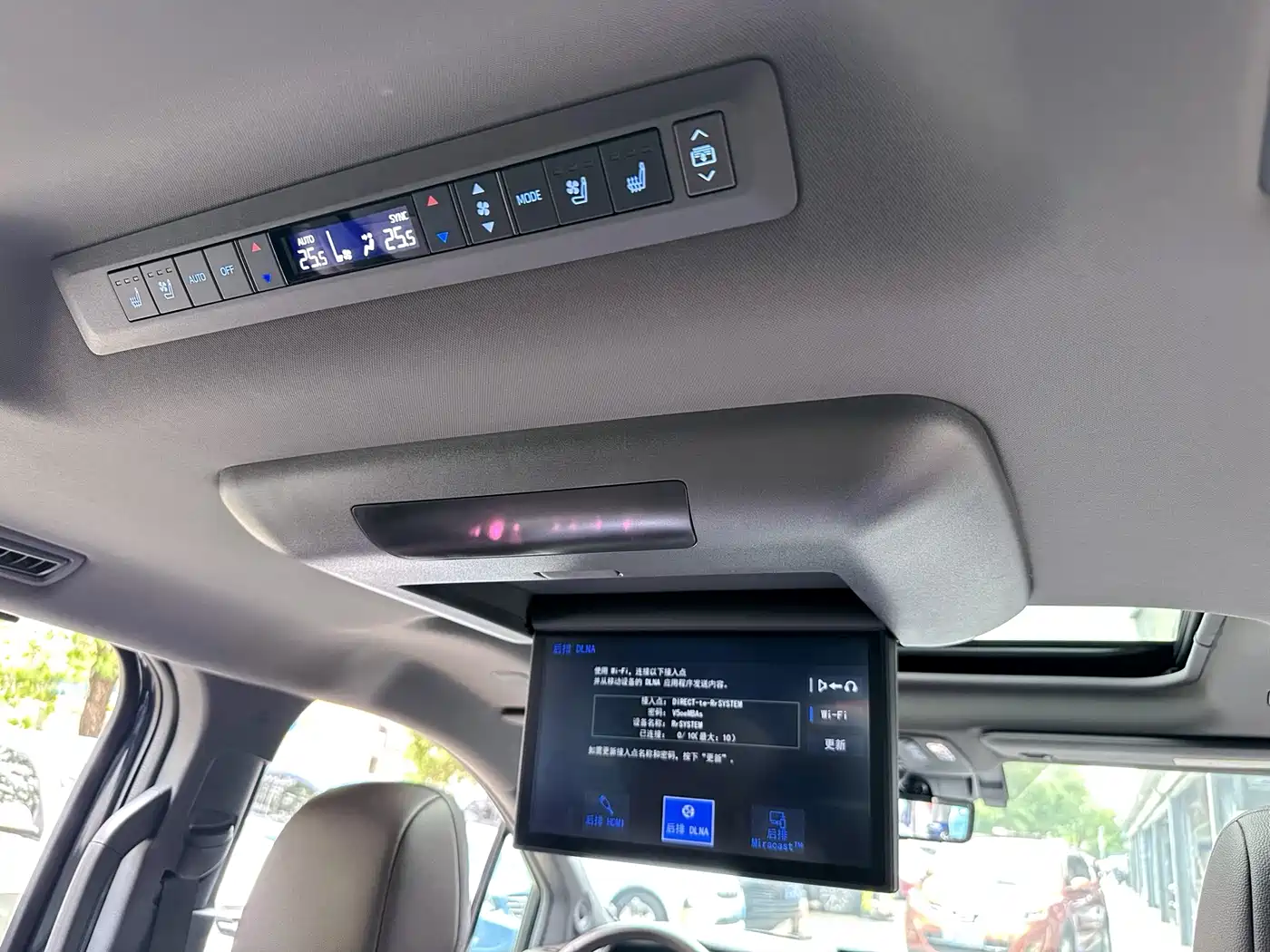 Toyota Granvia 2022 Model Year 2.5L Hybrid Flagship Edition фото 32