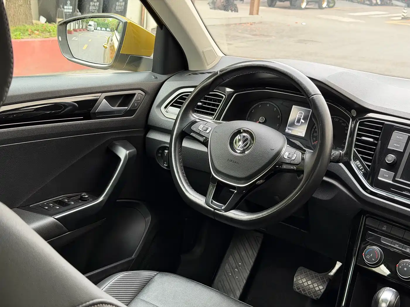 Volkswagen T-ROC 2018 280TSI DSG 2WD Comfort (China V) фото 13